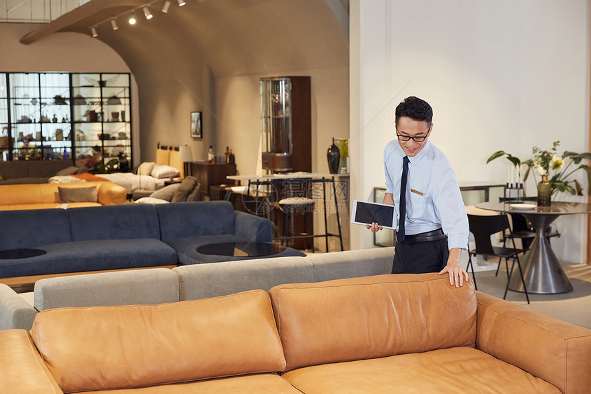 塑造专业温馨的家具店销售形象，助力家居用品销售增长